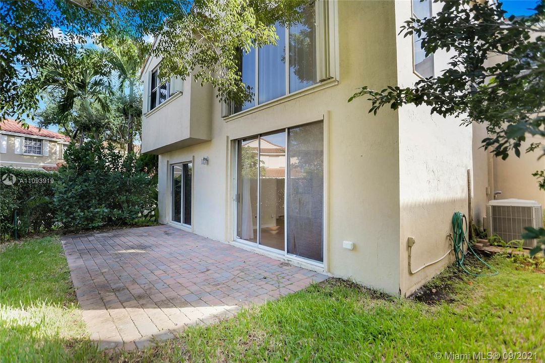 Recently Sold: $515,000 (3 beds, 2 baths, 1685 Square Feet)