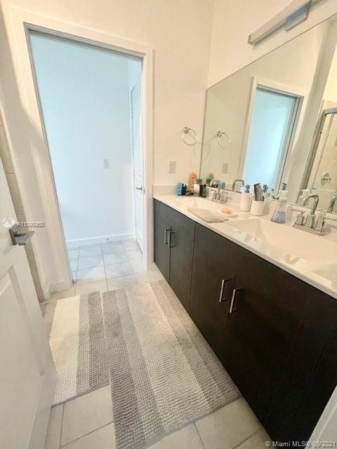 最近租的: $3,500 (3 贝兹, 2 浴室, 1979 平方英尺)