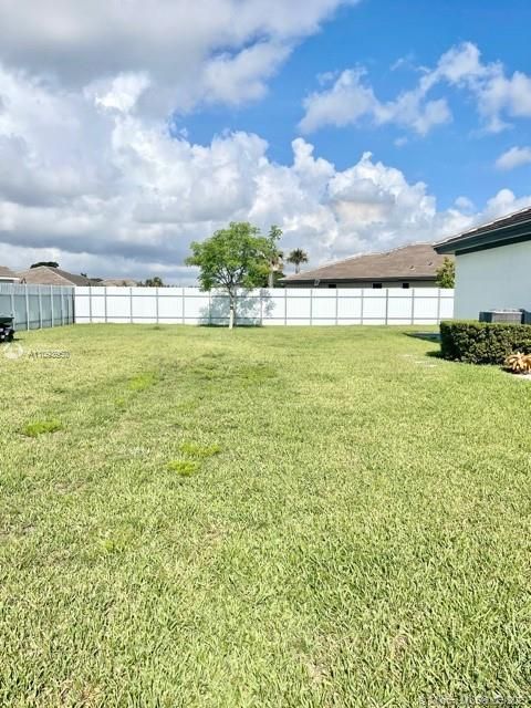 最近租的: $3,500 (3 贝兹, 2 浴室, 1979 平方英尺)