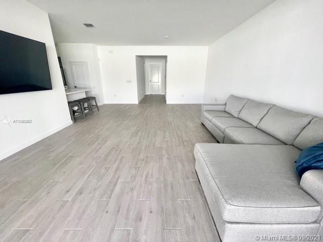 最近租的: $3,500 (3 贝兹, 2 浴室, 1979 平方英尺)