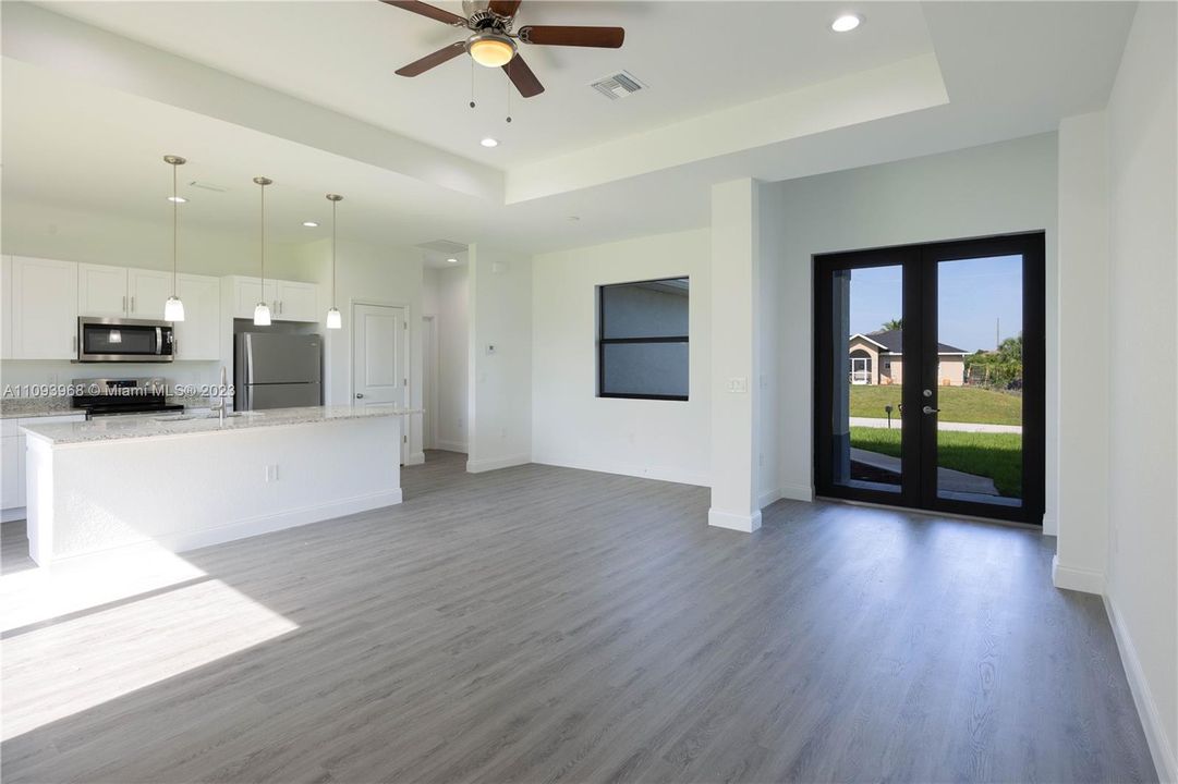 Active With Contract: $359,950 (3 beds, 2 baths, 1469 Square Feet)