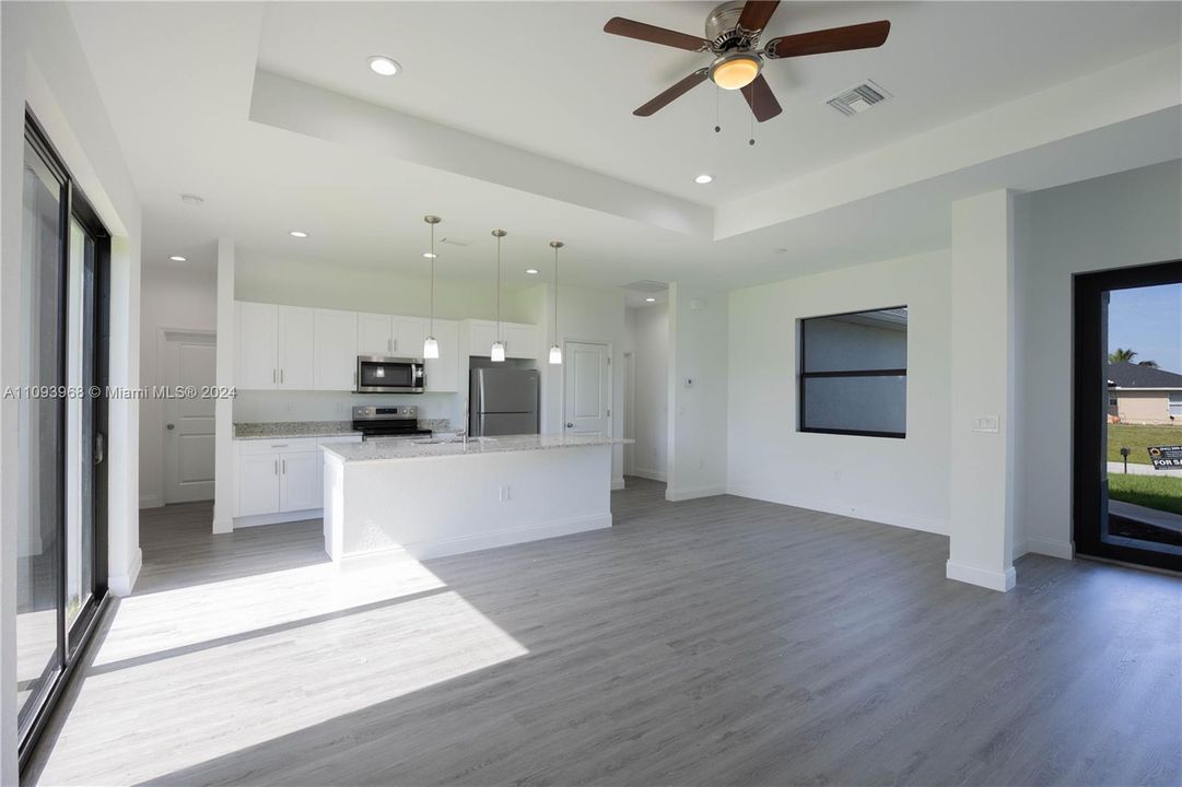 Active With Contract: $359,950 (3 beds, 2 baths, 1469 Square Feet)