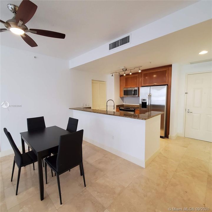 Recently Sold: $585,000 (2 beds, 2 baths, 1204 Square Feet)
