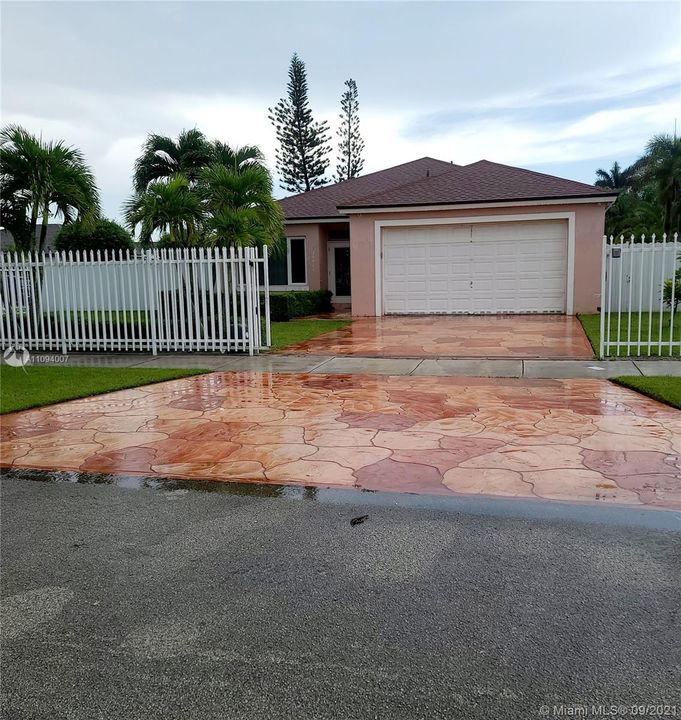 Recently Sold: $540,000 (3 beds, 2 baths, 1539 Square Feet)