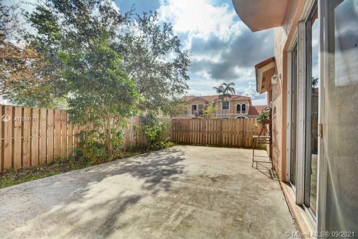 Recently Sold: $325,000 (2 beds, 2 baths, 996 Square Feet)