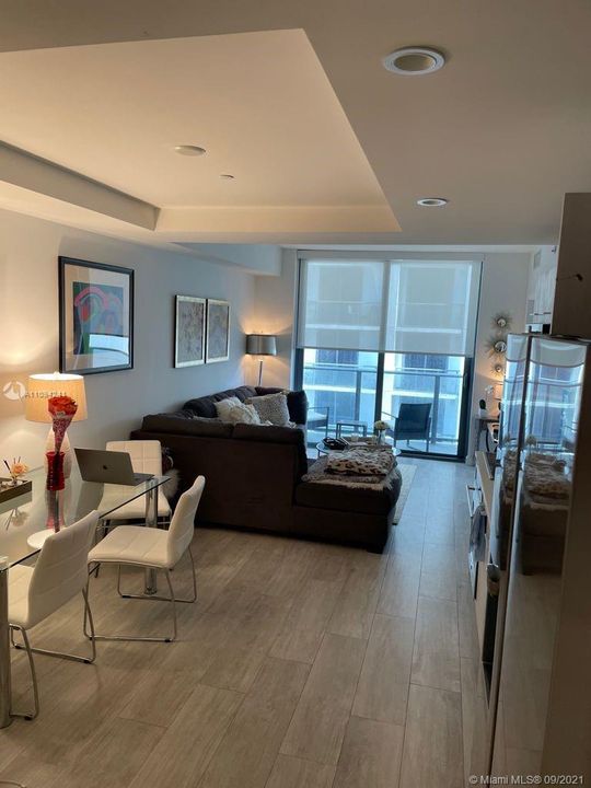 Recently Sold: $430,000 (1 beds, 1 baths, 684 Square Feet)
