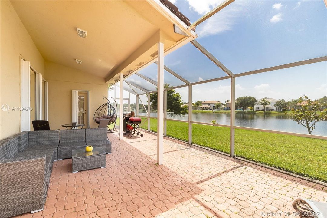 Screened in Patio by the Lake