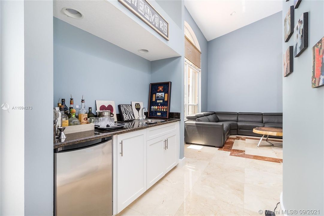 Wet Bar with fridge