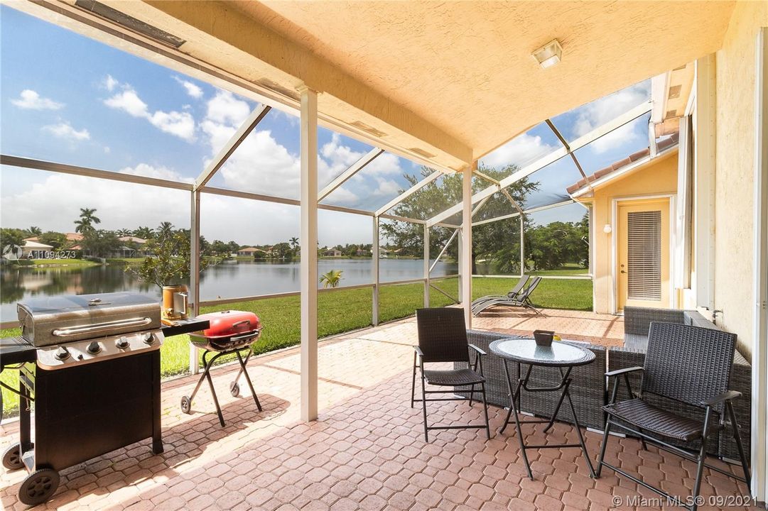 Screened in Patio by the Lake