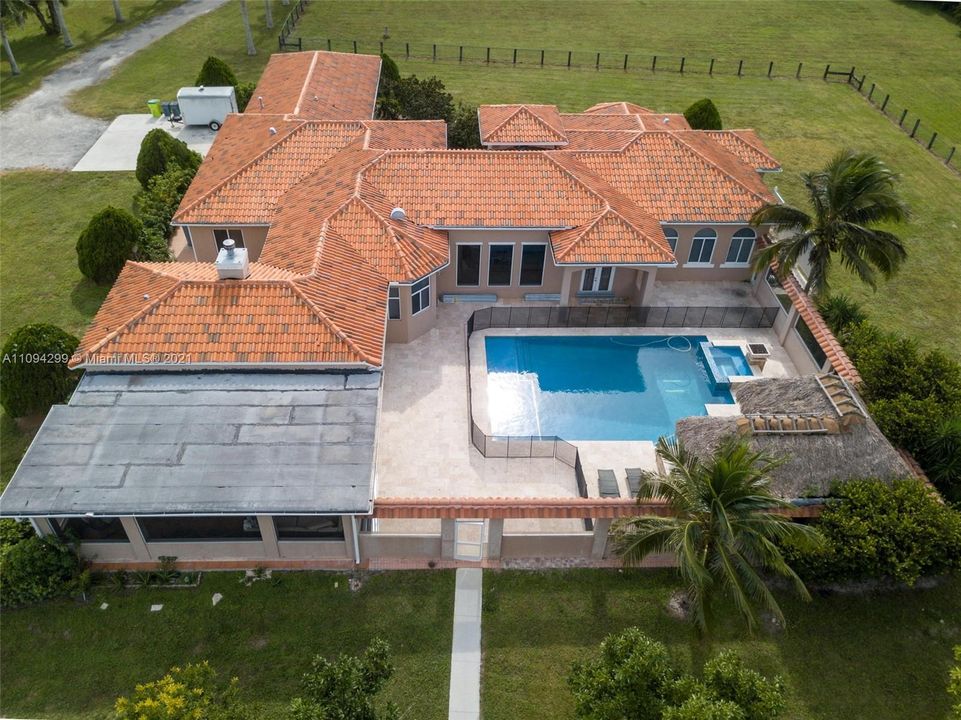 Vendido Recientemente: $1,299,900 (5 camas, 4 baños, 4491 Pies cuadrados)