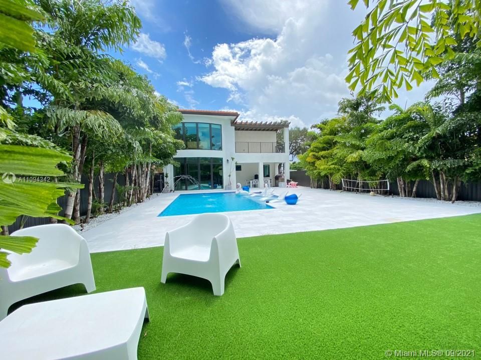 Recently Sold: $1,400,000 (4 beds, 3 baths, 2954 Square Feet)