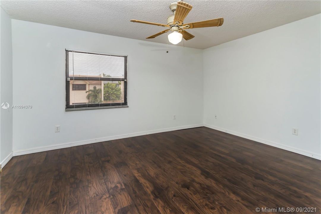 Recently Sold: $220,000 (2 beds, 2 baths, 1260 Square Feet)