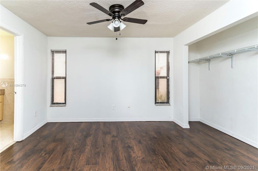 Recently Sold: $220,000 (2 beds, 2 baths, 1260 Square Feet)