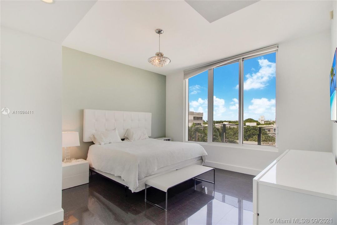 Recently Sold: $1,585,000 (3 beds, 2 baths, 0 Square Feet)