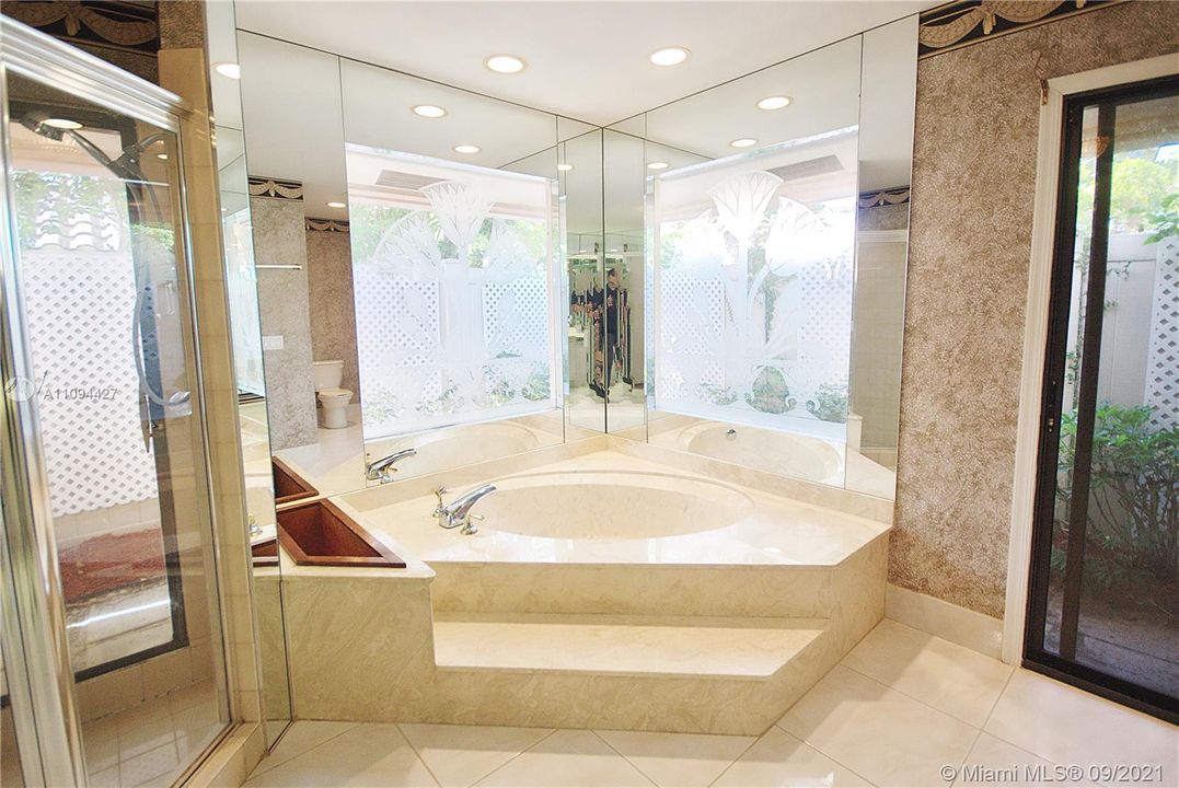 Недавно продано: $1,175,000 (4 спален, 4 ванн, 3181 Квадратных фут)