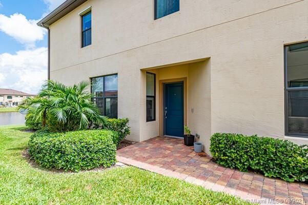 Recently Sold: $390,000 (3 beds, 2 baths, 2091 Square Feet)