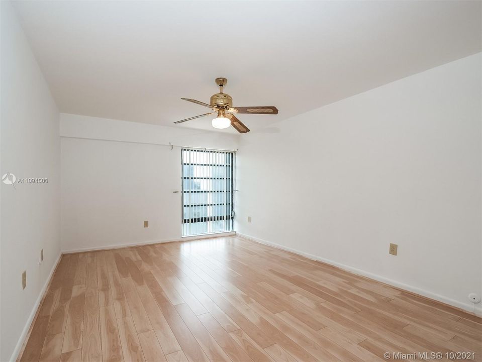 Recently Sold: $580,000 (2 beds, 2 baths, 1311 Square Feet)