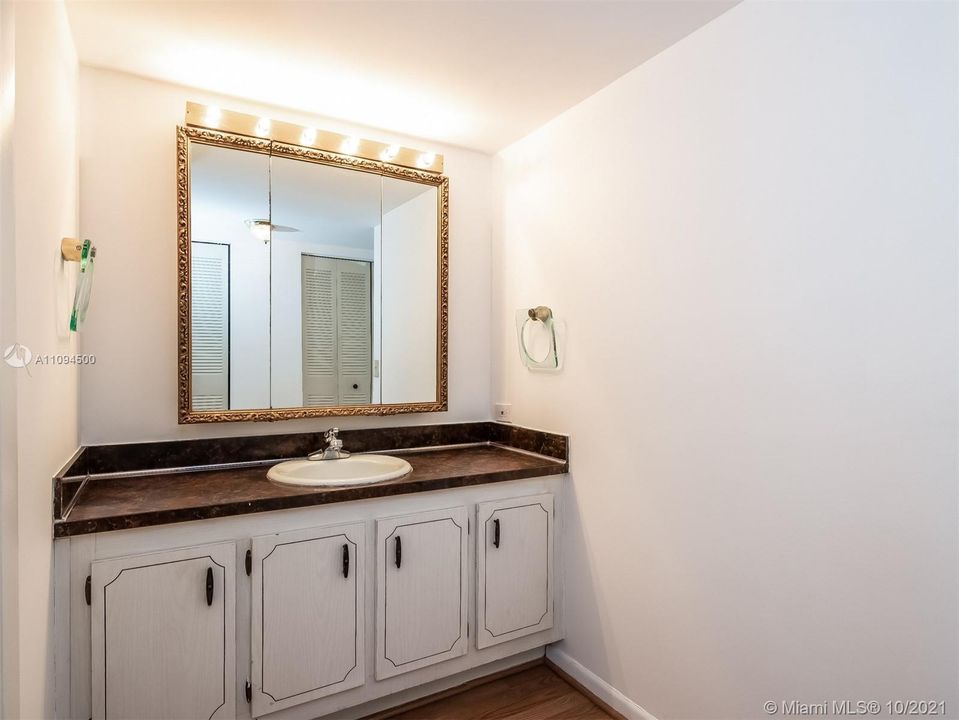 最近售出: $580,000 (2 贝兹, 2 浴室, 1311 平方英尺)