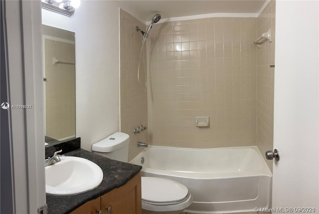 Недавно арендовано: $1,650 (2 спален, 2 ванн, 1016 Квадратных фут)