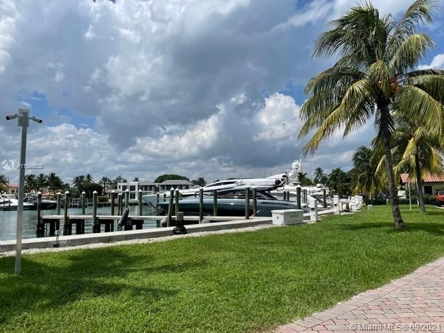 Recently Sold: $4,000,000 (4 beds, 3 baths, 2965 Square Feet)