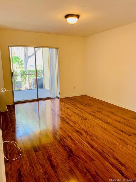 Recently Sold: $150,000 (1 beds, 1 baths, 693 Square Feet)