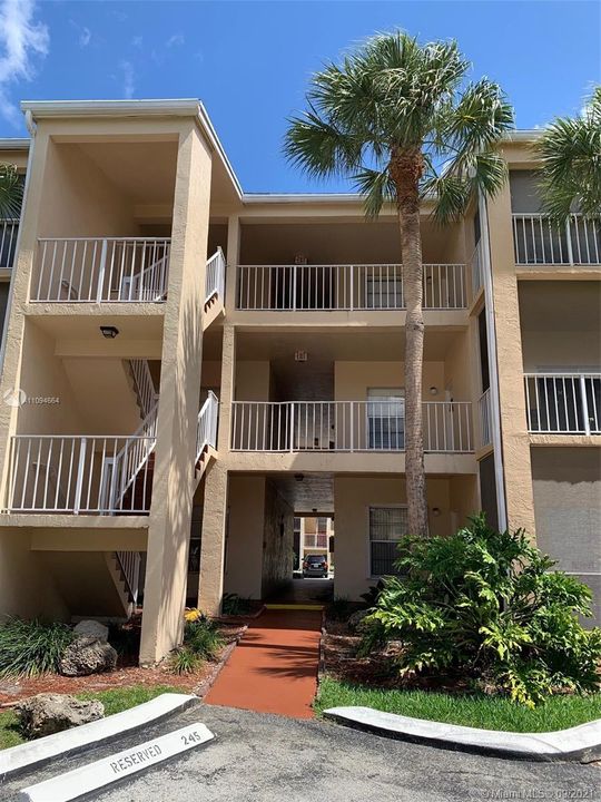 Recently Sold: $150,000 (1 beds, 1 baths, 693 Square Feet)