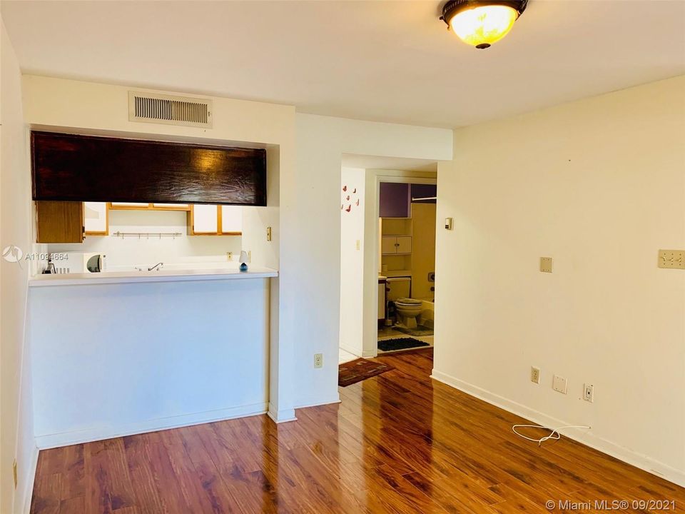 Recently Sold: $150,000 (1 beds, 1 baths, 693 Square Feet)