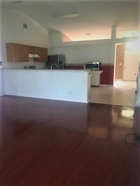 Family rm to kitchen