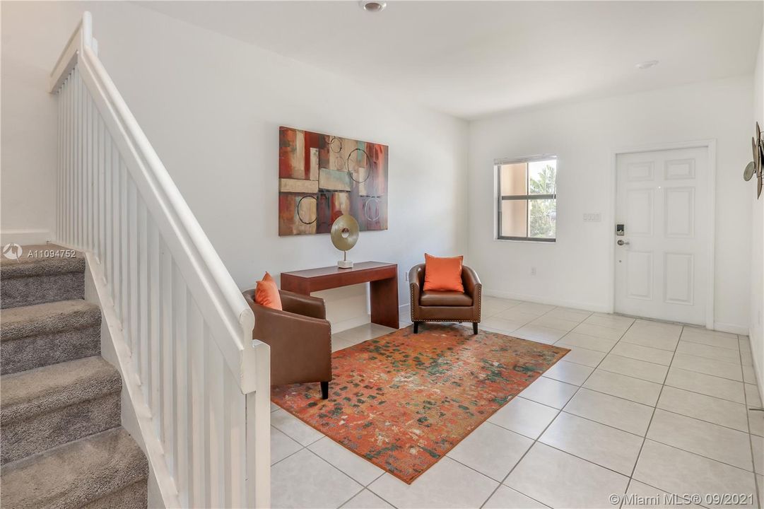 Recently Sold: $450,000 (3 beds, 2 baths, 1696 Square Feet)