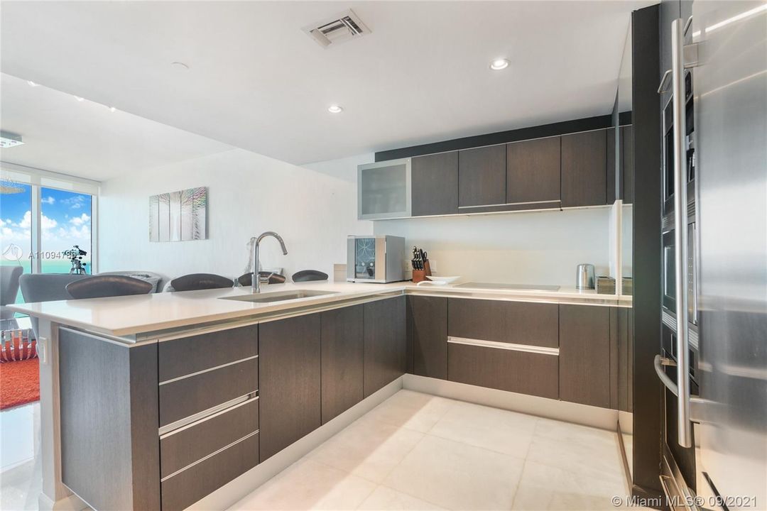 Recently Sold: $770,000 (1 beds, 1 baths, 862 Square Feet)