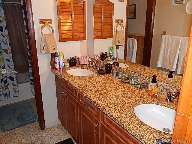 Vendido Recientemente: $575,000 (3 camas, 2 baños, 1716 Pies cuadrados)