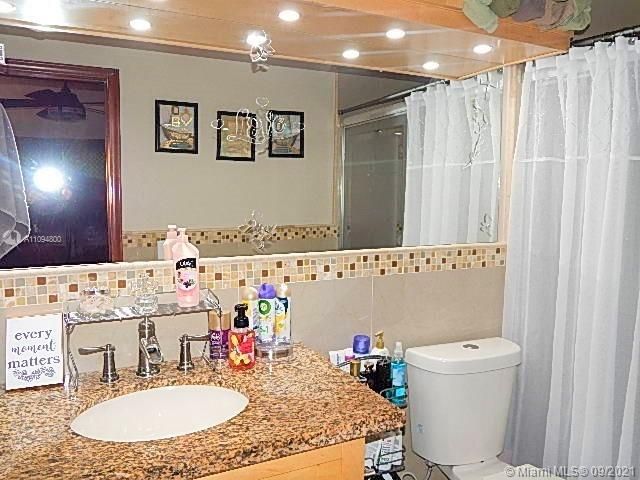 Vendido Recientemente: $575,000 (3 camas, 2 baños, 1716 Pies cuadrados)