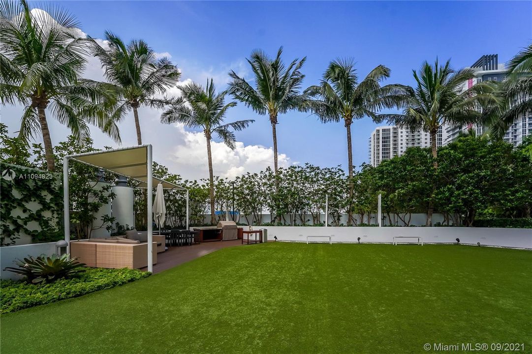 Recently Sold: $1,249,000 (2 beds, 2 baths, 1588 Square Feet)