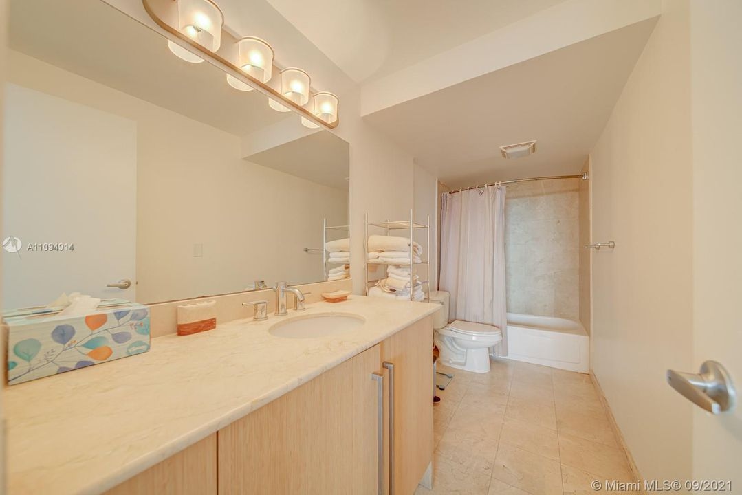 Recently Sold: $599,000 (1 beds, 1 baths, 896 Square Feet)