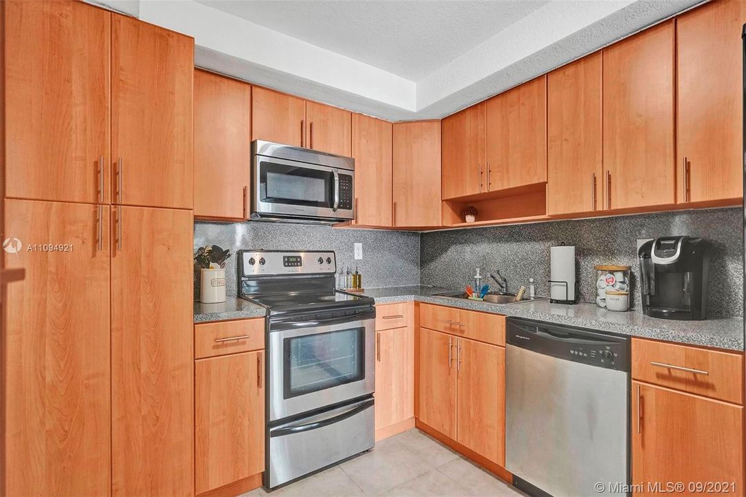Recently Sold: $249,000 (1 beds, 1 baths, 1005 Square Feet)