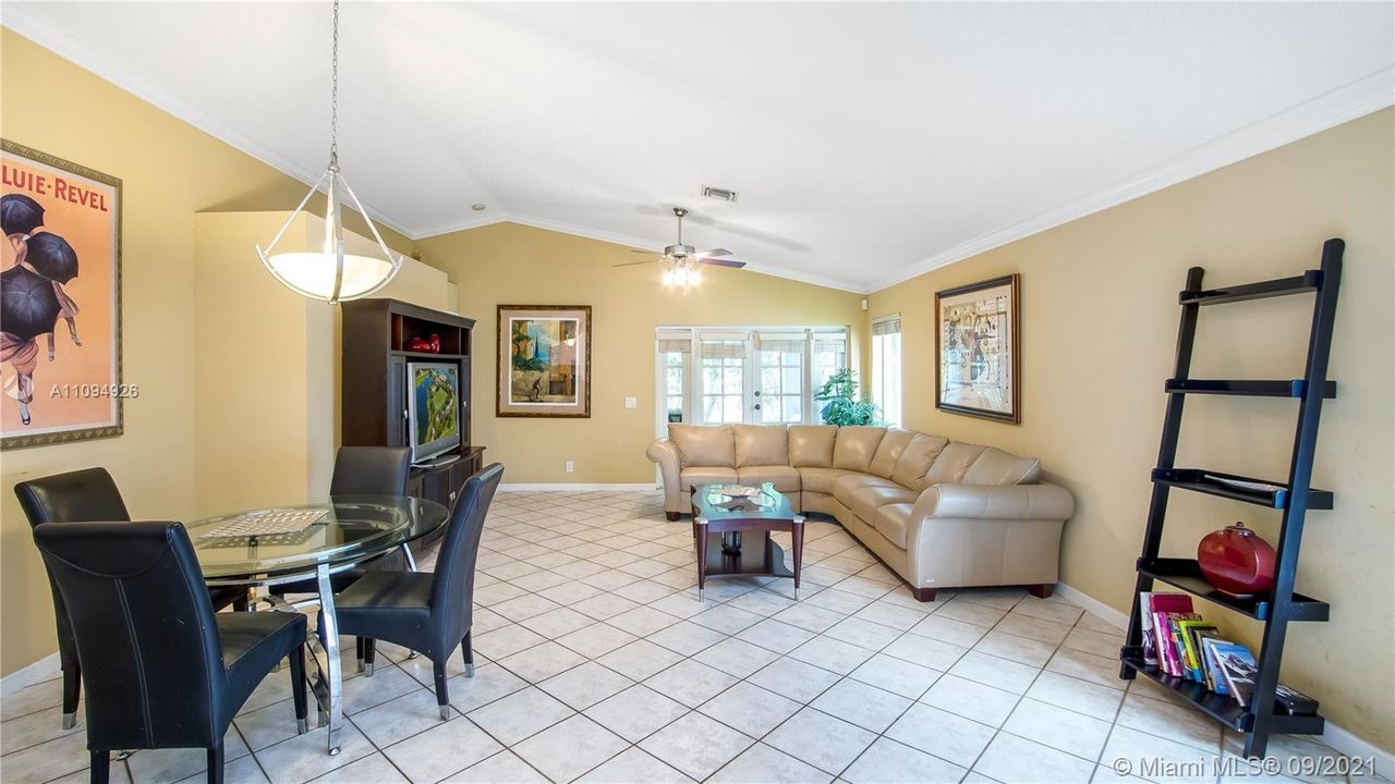Recently Sold: $420,000 (3 beds, 2 baths, 1420 Square Feet)