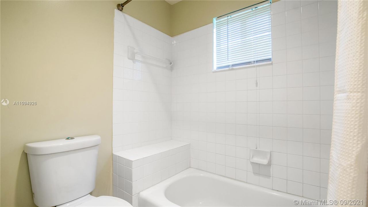 最近售出: $420,000 (3 贝兹, 2 浴室, 1420 平方英尺)