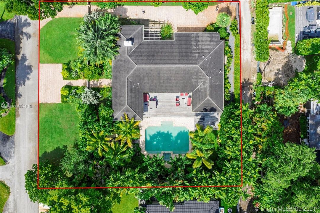Recently Sold: $2,599,000 (5 beds, 4 baths, 2984 Square Feet)