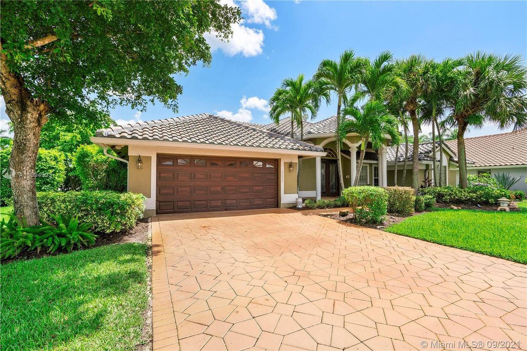 Recently Sold: $789,000 (4 beds, 3 baths, 2660 Square Feet)