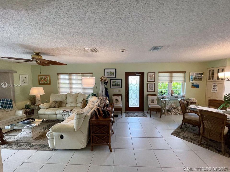 Recently Sold: $1,699,000 (3 beds, 2 baths, 1999 Square Feet)