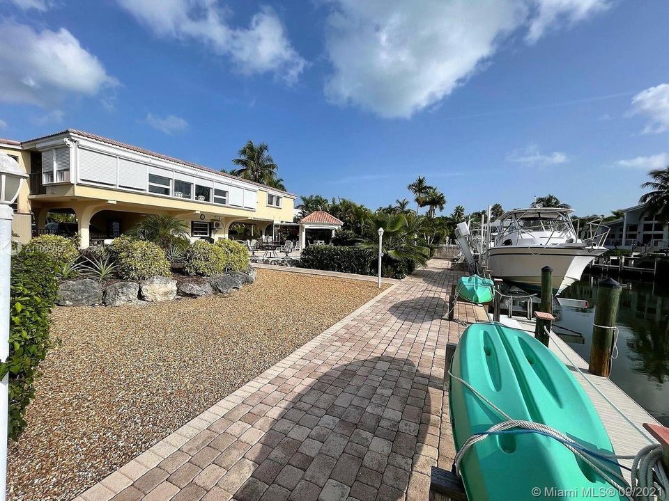 Recently Sold: $1,699,000 (3 beds, 2 baths, 1999 Square Feet)