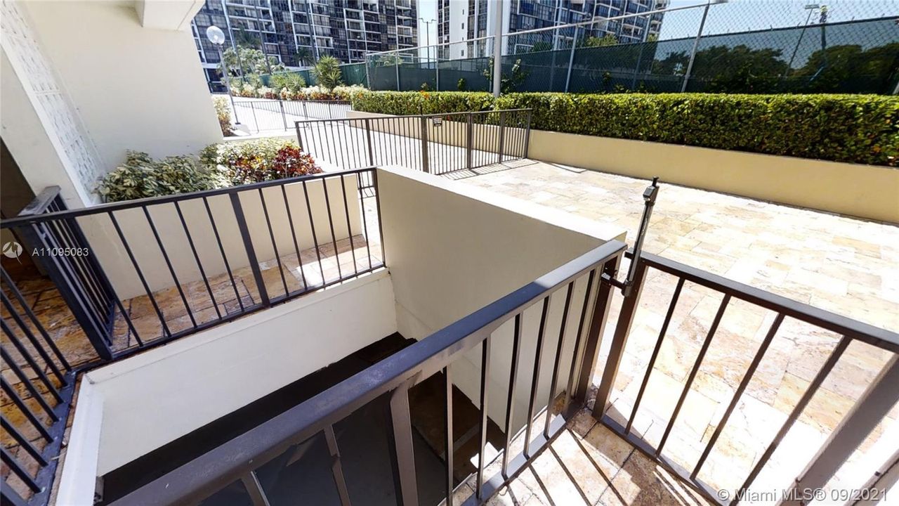 Recently Sold: $1,550,000 (2 beds, 2 baths, 1839 Square Feet)