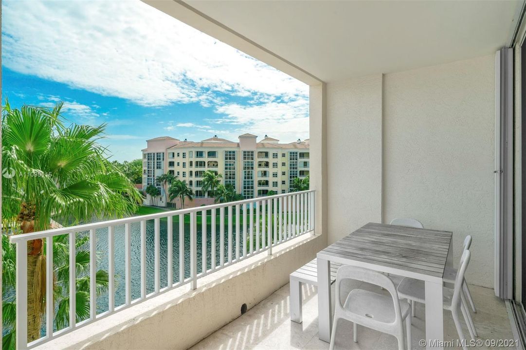 Recently Sold: $1,195,000 (2 beds, 2 baths, 1450 Square Feet)