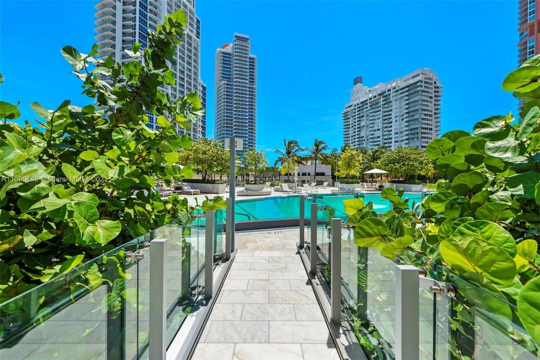 Recently Sold: $4,700,000 (5 beds, 5 baths, 3041 Square Feet)