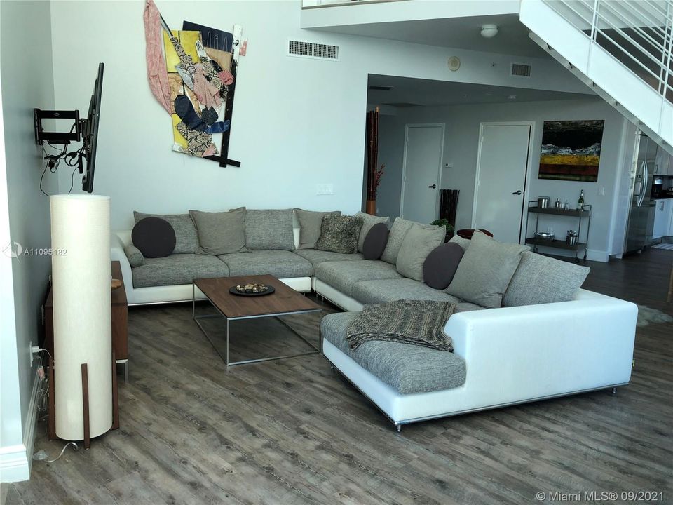 Recently Rented: $7,500 (3 beds, 3 baths, 2196 Square Feet)