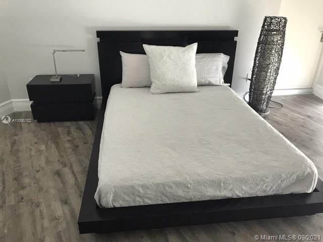 Recently Rented: $7,500 (3 beds, 3 baths, 2196 Square Feet)