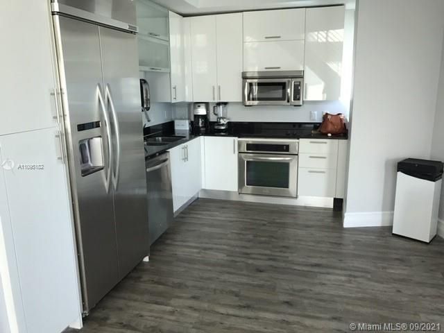 Recently Rented: $7,500 (3 beds, 3 baths, 2196 Square Feet)