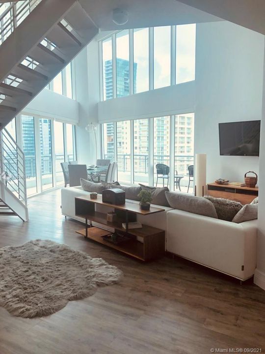 Recently Rented: $7,500 (3 beds, 3 baths, 2196 Square Feet)