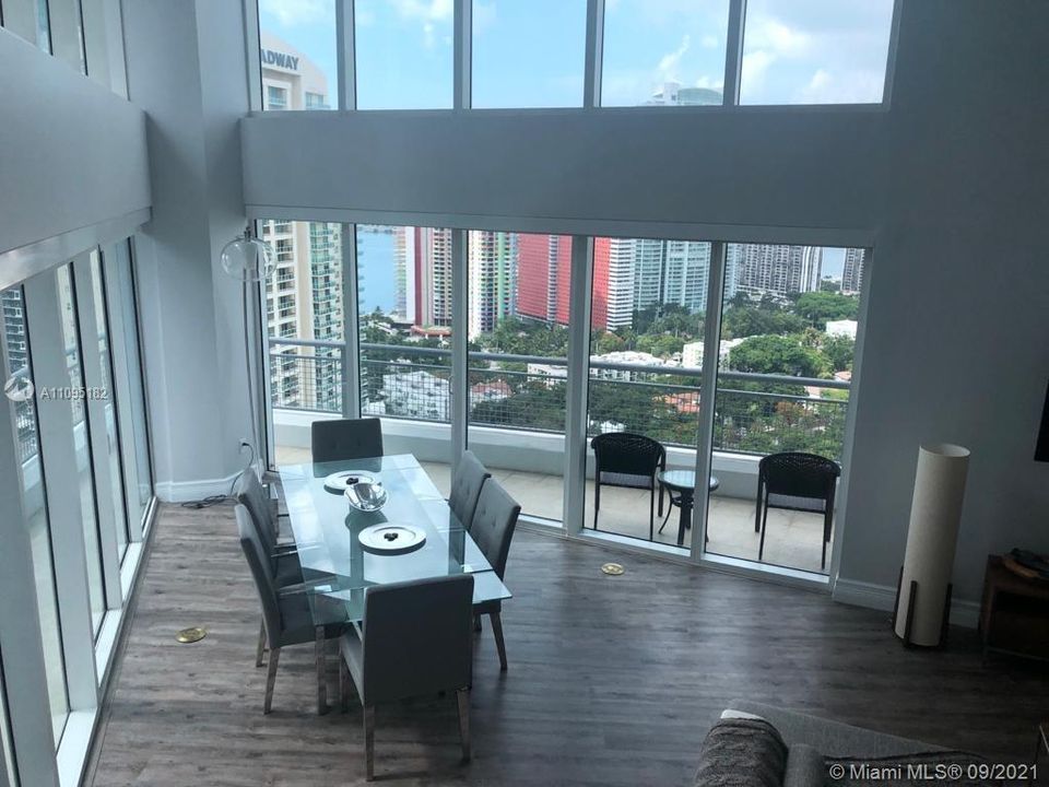 Recently Rented: $7,500 (3 beds, 3 baths, 2196 Square Feet)