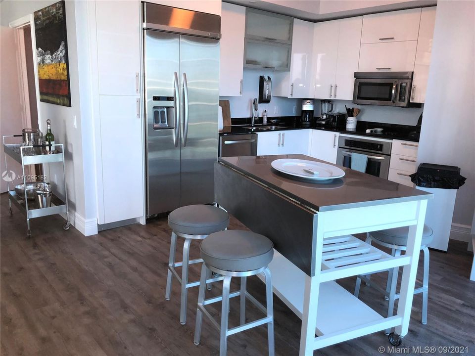 Recently Rented: $7,500 (3 beds, 3 baths, 2196 Square Feet)